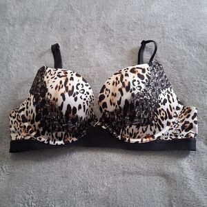 Victoria’s Secret Very Sexy Push-Up Bra Animal Print with Black Lace Trim bra 36